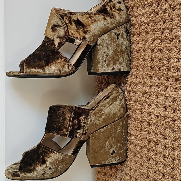 Cabi Women's Green Courts NWOT - Picture 6 of 8